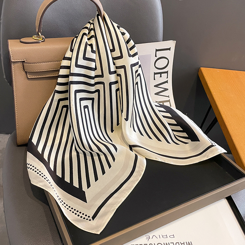 Роскошный брендовый шейный пла – обзор и цена Ascot Neck Scarf