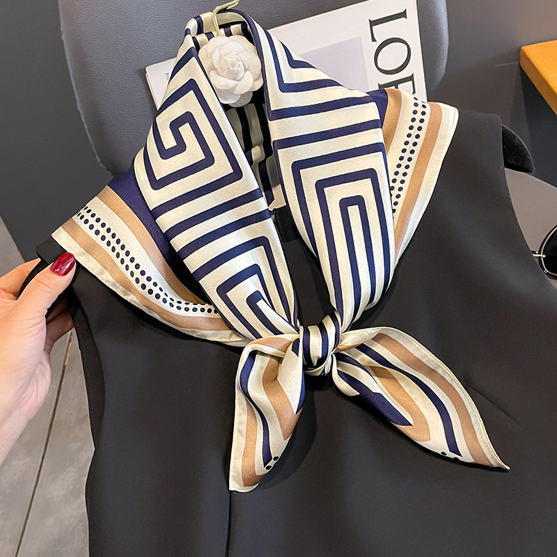 Роскошный брендовый шейный пла – обзор и цена Ascot Neck Scarf