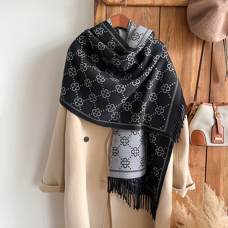 Брендовый жаккардовый дизайн,  – обзор и цена Woven Scarf Blanket